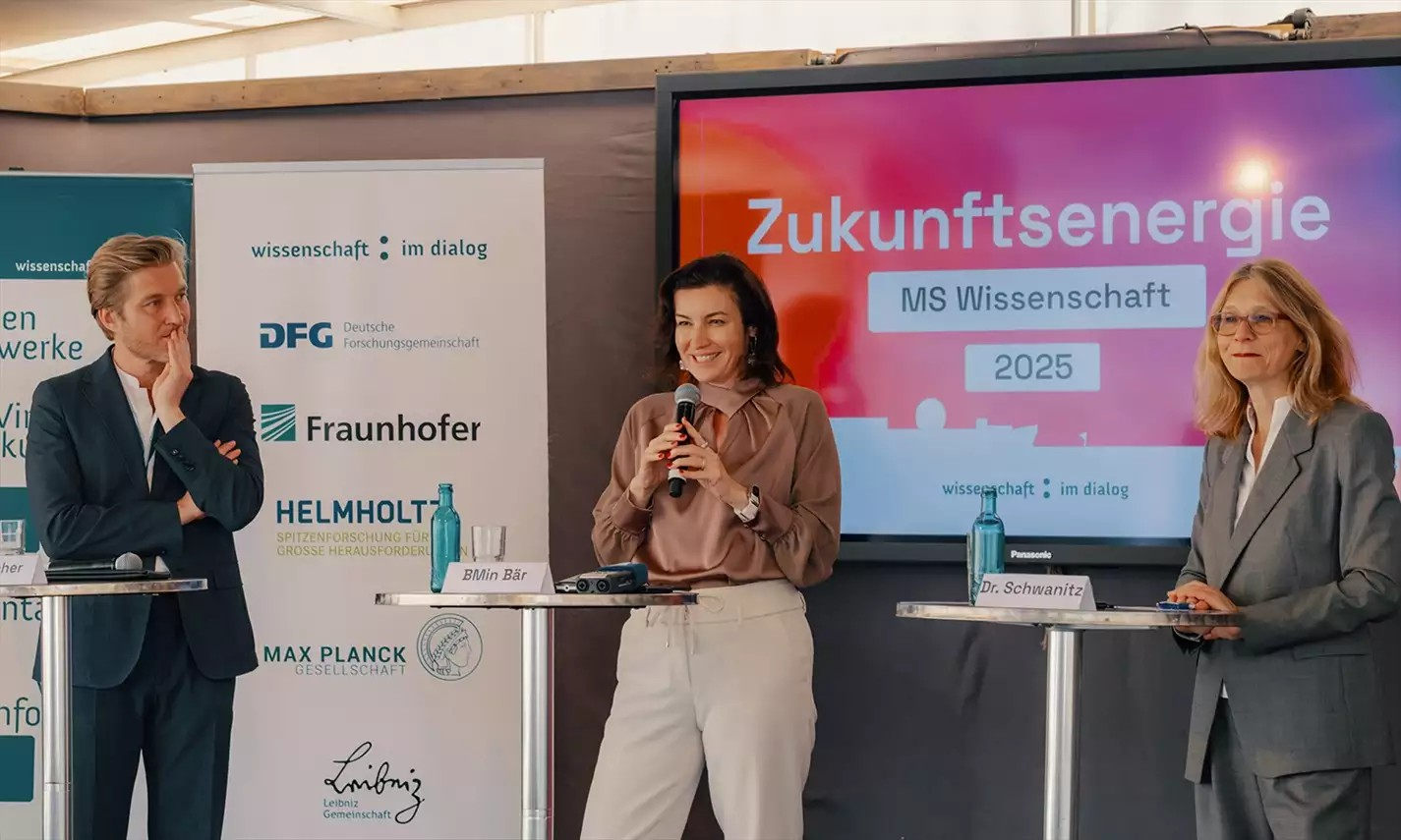 Benedikt Fecher, Dorothee Bär und Simone Schwanitz