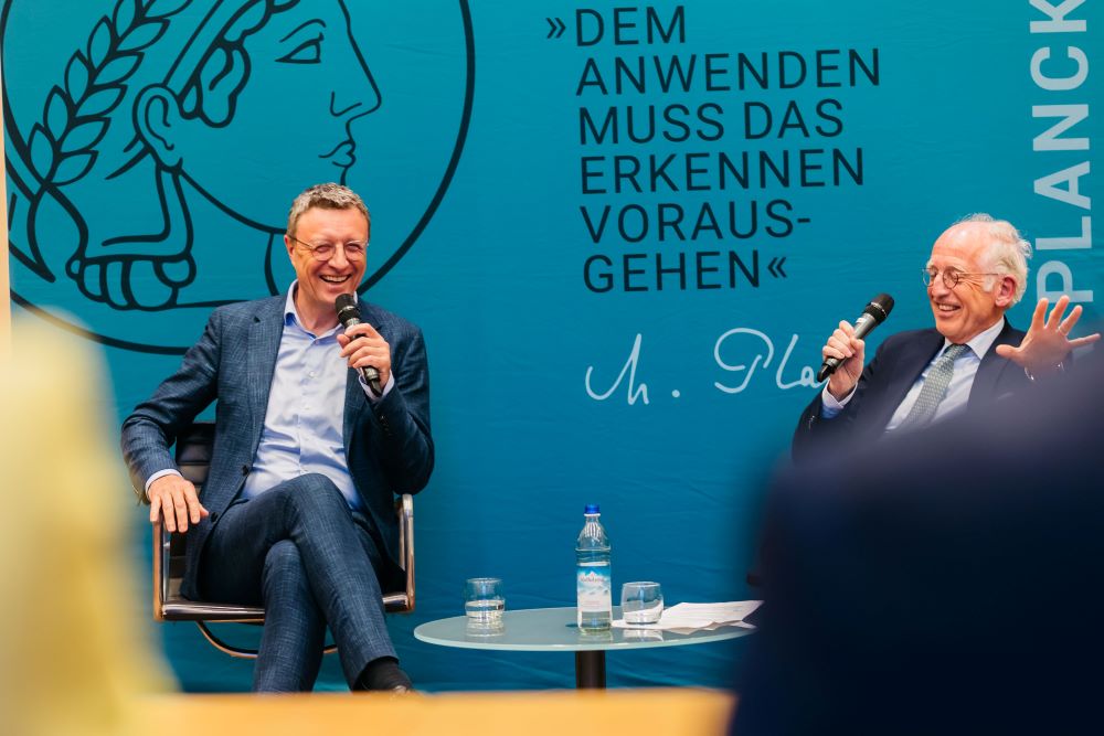 Präsident der Max-Planck-Gesellschaft Prof. Dr. Patrick Cramer im Gespräch mit Dr. Andreas Gocke von der Boston Consulting Group.