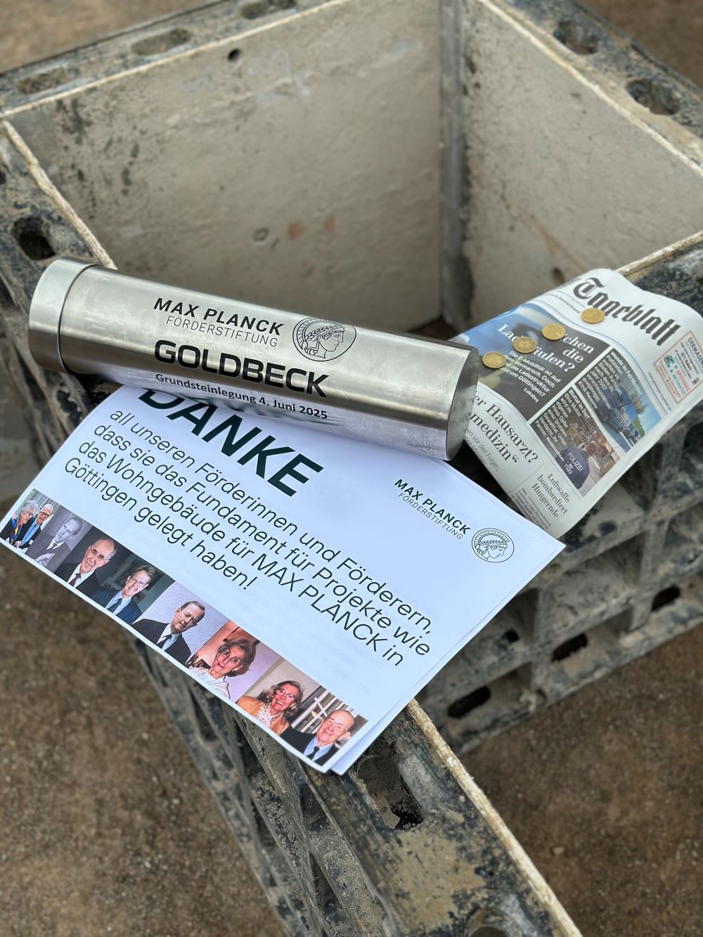 Zeitkapsel mit Erinnerungen und Dank an MPF-Fördernde