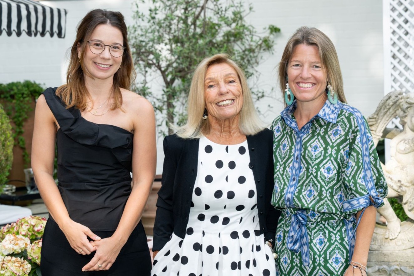 Dr. Marie Luise Schreiter vom MPI für biologische Kybernetik, Gastgeberin Birgit Gerlach mit Tochter Anouchka Figueroa-Gerlach beim Science Cocktail 2025 in Hamburg