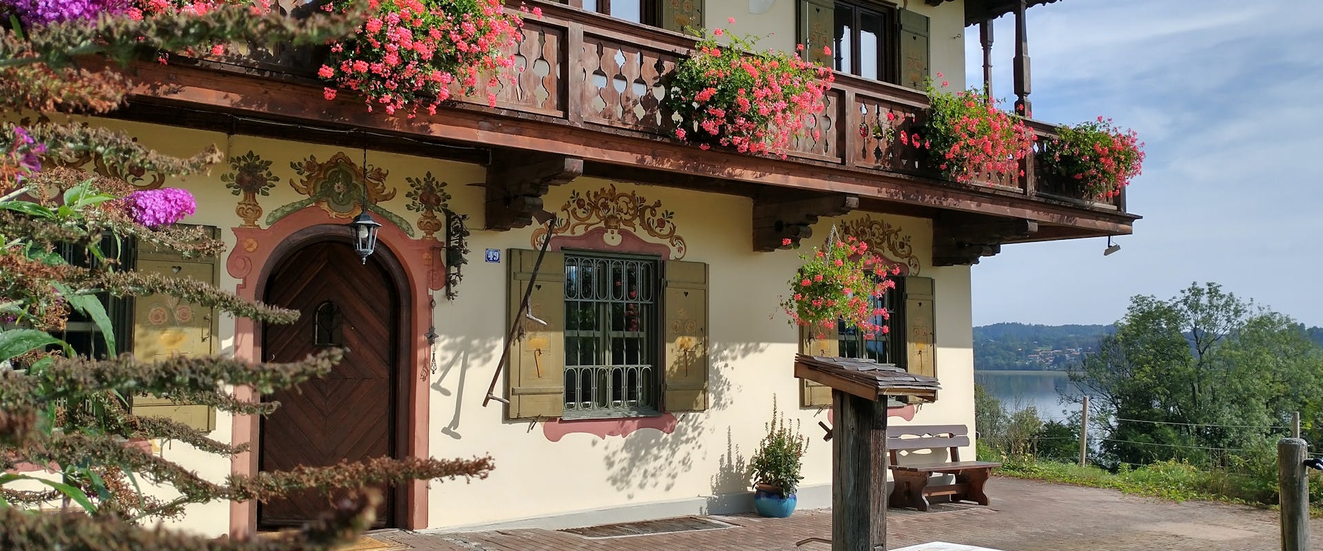 Altes Bauernhaus "Grundner" mit typisch bayerischem Geranienschmuck | ©MPF Altes Bauernhaus "Grundner" mit typisch bayerischem Geranienschmuck