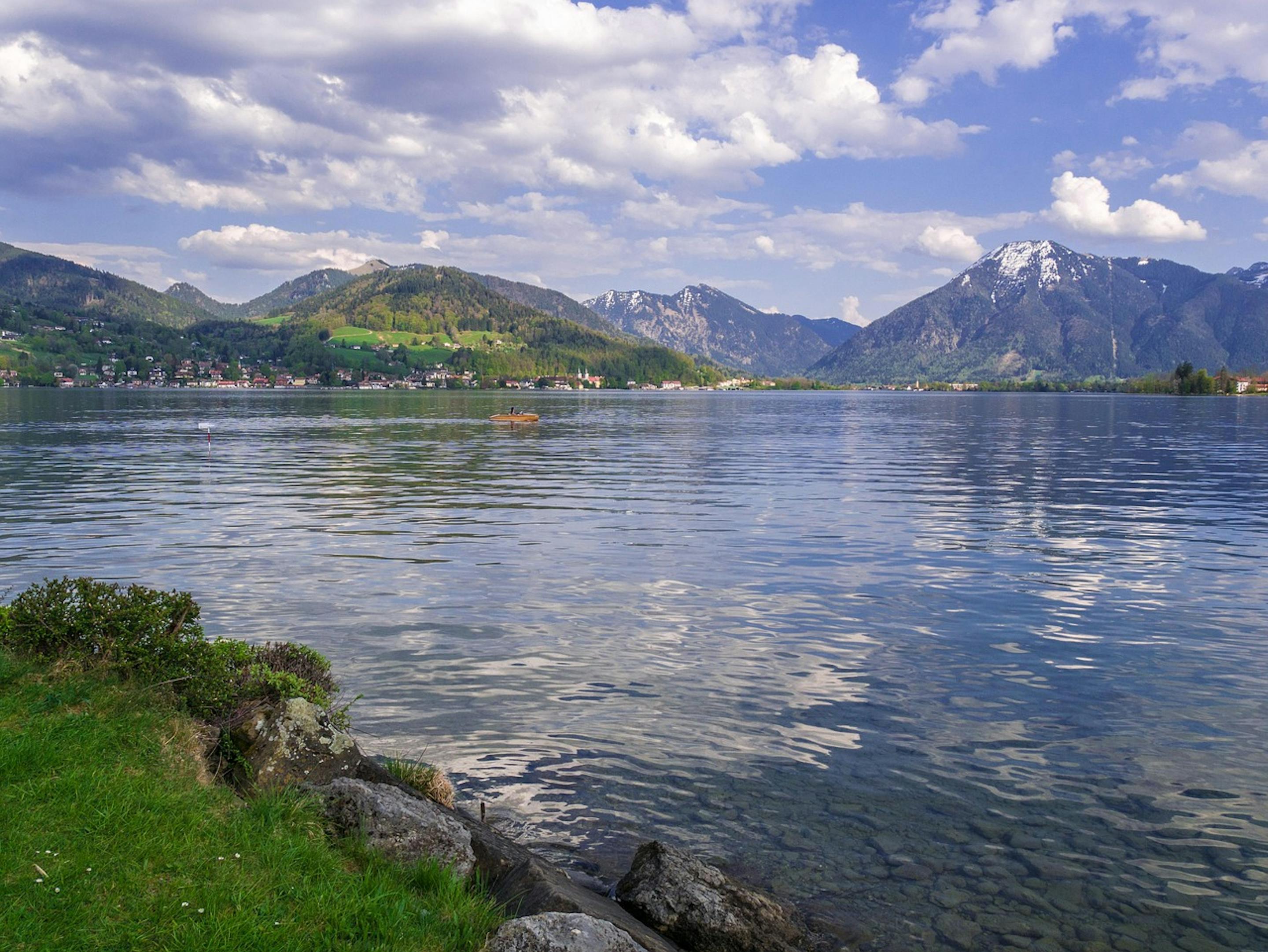 Tegernsee vor Bergen | ©Pixabay/ChiemSeherin Tegernsee vor Bergen