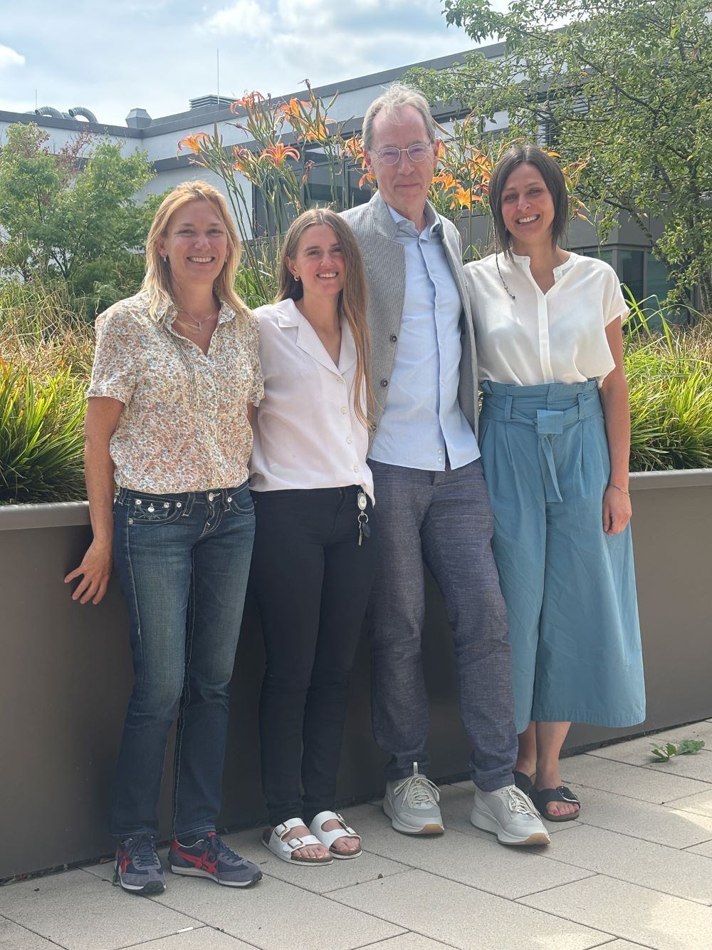 Martina Varela mit Prof. Dr. Giulia Zanderighi, Dr. Wolfgang Hanrieder und Dr. Karoline Schaeffner