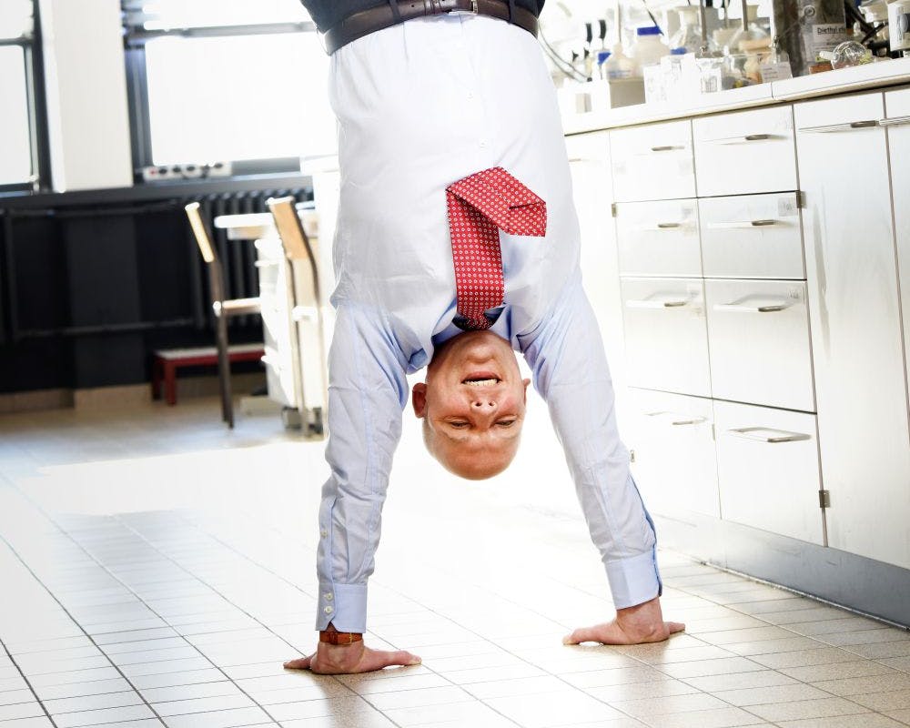 Benjamin List im Fokus der Presse | ©MPI für Kohlenforschung/Frank Vinken Benjamin List erhielt im Jahr 2021 gemeinsam mit David W.C. MacMillan den Nobelpreis für Chemie für die Entwicklung der asymmetrischen Organokatalyse.