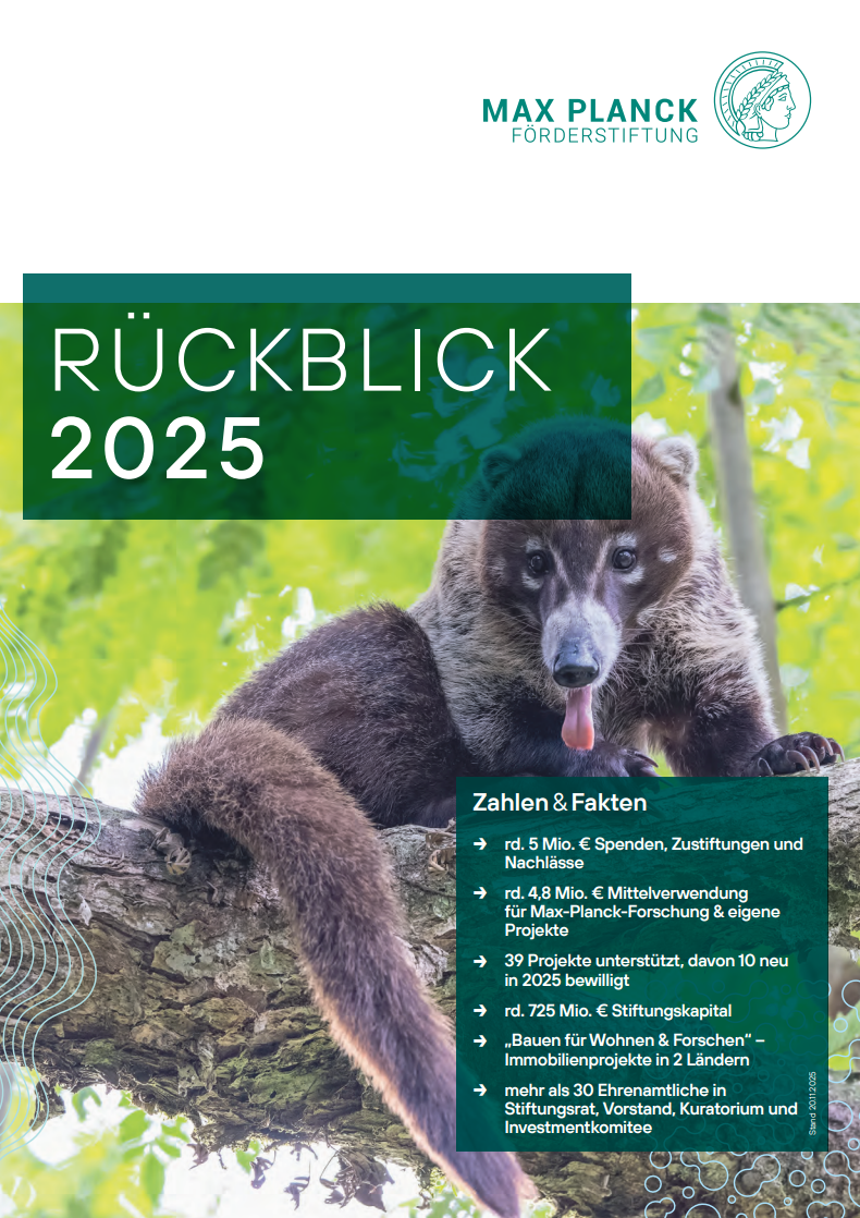 Titelseite des Rückblicks 2025 der Stiftung MPF – Wilder Weißstamm-Nasenbär in Panama.