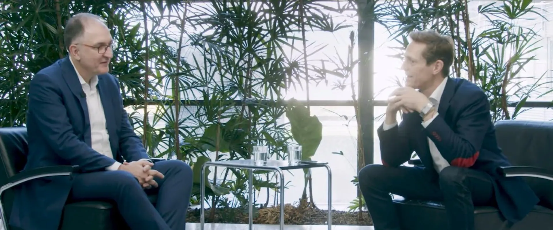Prof. Seeberger mit Andreas Reiser von der MPF Start-up Initiative im Gespräch | ©MPF Prof. Seeberger mit Andreas Reiser von der MPF Start-up Initiative im Gespräch