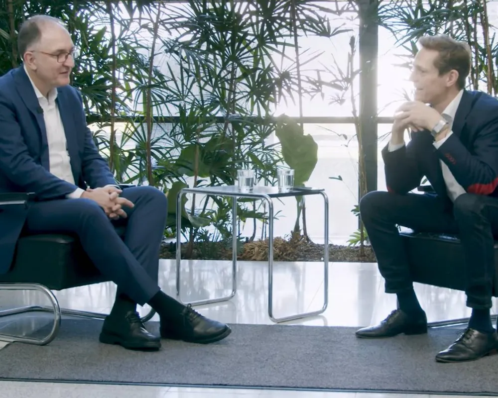 Prof. Seeberger mit Andreas Reiser von der MPF Start-up Initiative im Gespräch | ©MPF Prof. Seeberger mit Andreas Reiser von der MPF Start-up Initiative im Gespräch