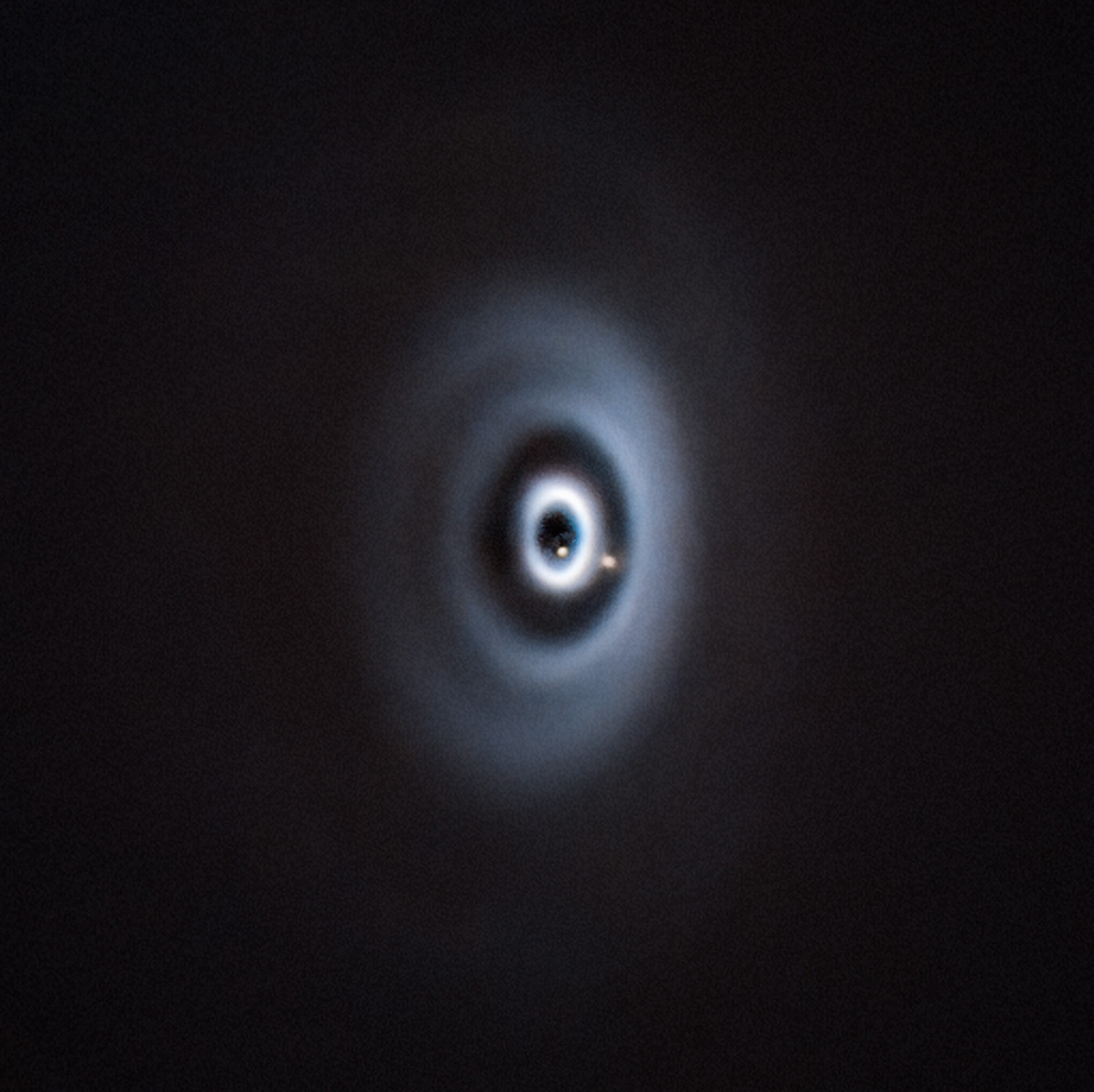 Dieses Bild zeigt zwei Planeten, die um den jungen Stern WISPIT 2 entstehen.