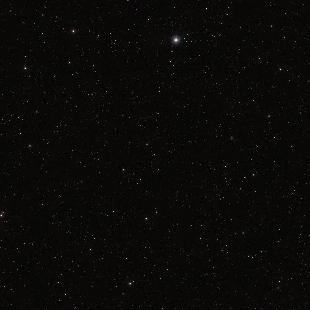 Dieses Bild, aufgenommen mit dem VISTA-Teleskop (Visible and Infrared Survey Telescope for Astronomy) der ESO, zeigt den Bereich des Himmels um den jungen Stern WISPIT 2, der hier in der Bildmitte zu sehen ist. | ©ESO/VHS team Dieses Bild, aufgenommen mit dem VISTA-Teleskop (Visible and Infrared Survey Telescope for Astronomy) der ESO, zeigt den Bereich des Himmels um den jungen Stern WISPIT 2, der hier in der Bildmitte zu sehen ist.