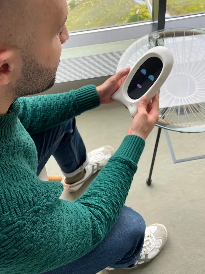 Chatbot gegen Einsamkeit: Um den Elderbot zu nutzen, brauchen die Studienteilnehmenden keine digitalen Vorkenntnisse.