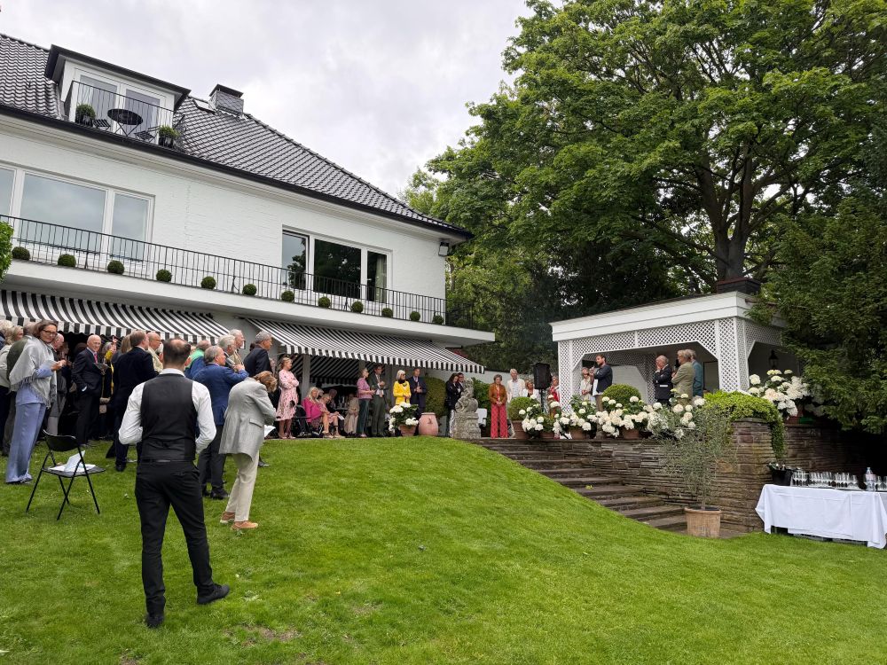 Im Garten von Birgit Gerlach, 10 Jahre Science Cocktail mit Gastredner Marcus Ebeling vom MPI für demografische Forschung