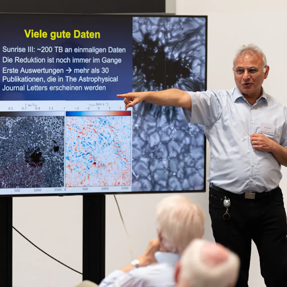 Sami Solanki präsentiert ausgewertete Daten des Sunrise Projektes | ©MPI für Multidisziplinäre Naturwissenschaften/Swen Pförtner Sami Solanki präsentiert ausgewertete Daten des Sunrise Projektes