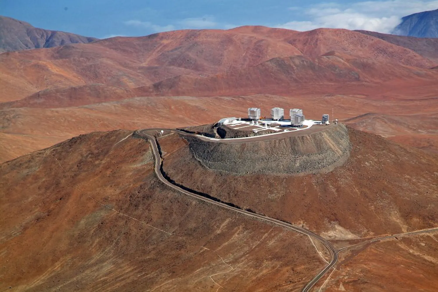 Luftaufnahme Berg Paranal | Europäische Südsternwarte ESO | ©J.L. Dauvergne & G. Hüdepohl (atacamaphoto.com)/ESO Luftaufnahme Berg Paranal | Europäische Südsternwarte ESO
