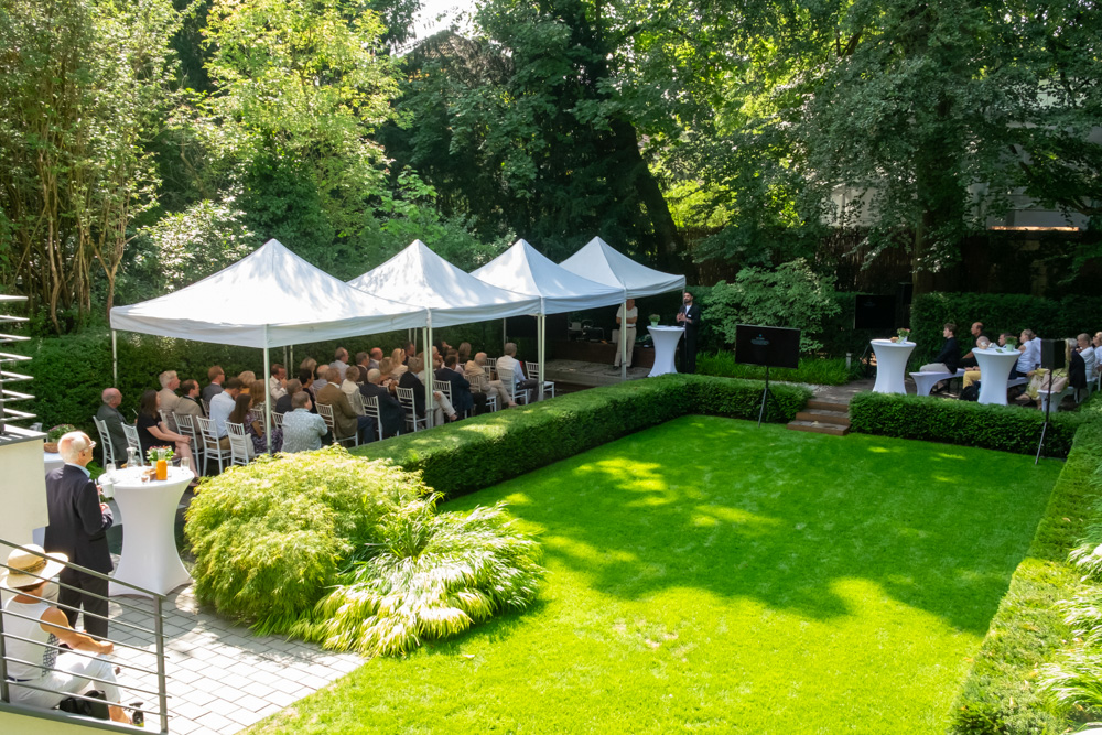 MAX.P Salon im Garten