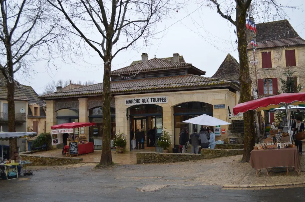 truffle market dordogne