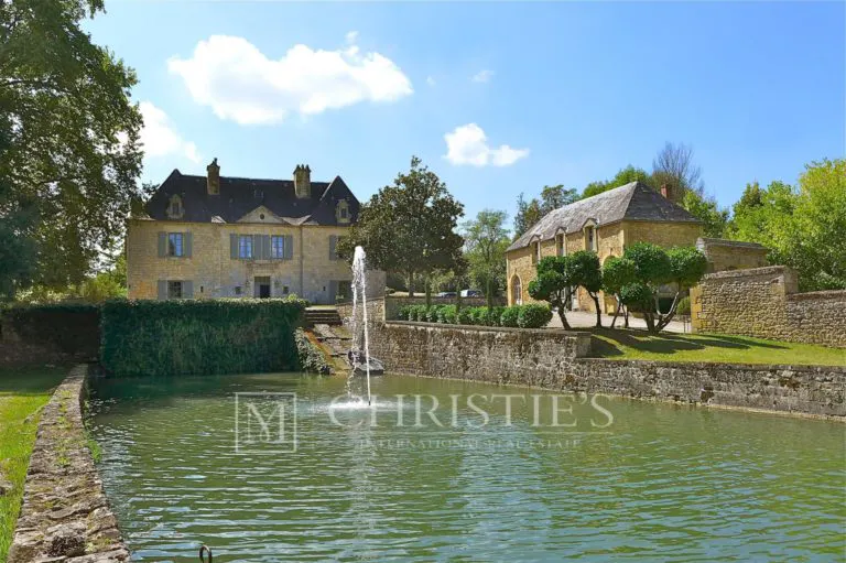 Luxury property for sale near Sarlat Maxwell-Baynes Real Estate