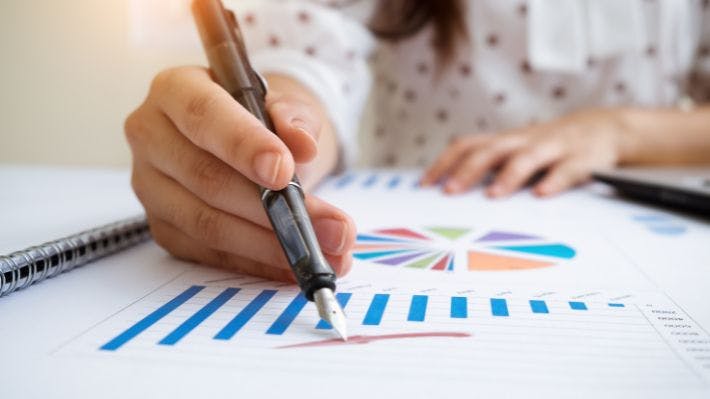 Altas tasas de interés y bajo crecimiento económico desafían la sostenibilidad financiera de las pymes chilenas