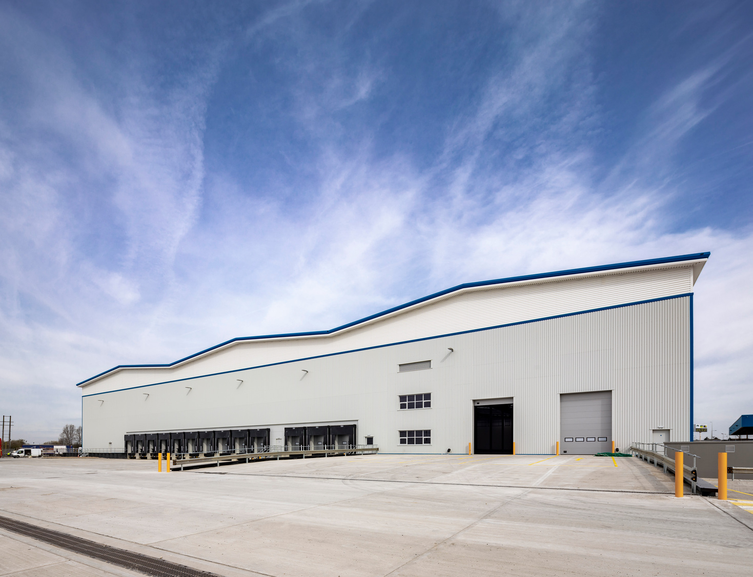 McLaren Construction transportation hub for LondonMetric