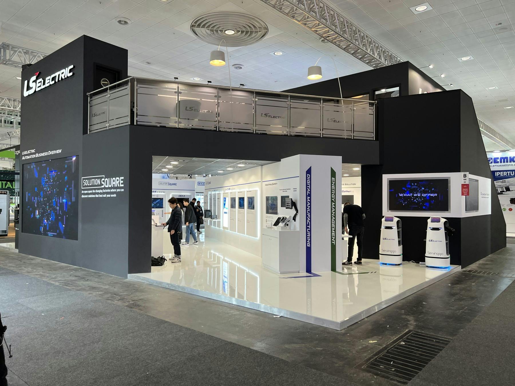 Look from the outside onto the exhibition booth of LS electronic on the HMI Hannover.