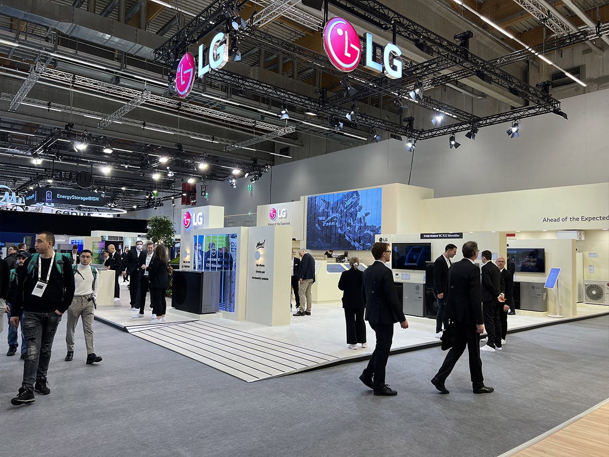 Front view of the LG exhibition booth at the ISH 2023, that was build by MDL expo.