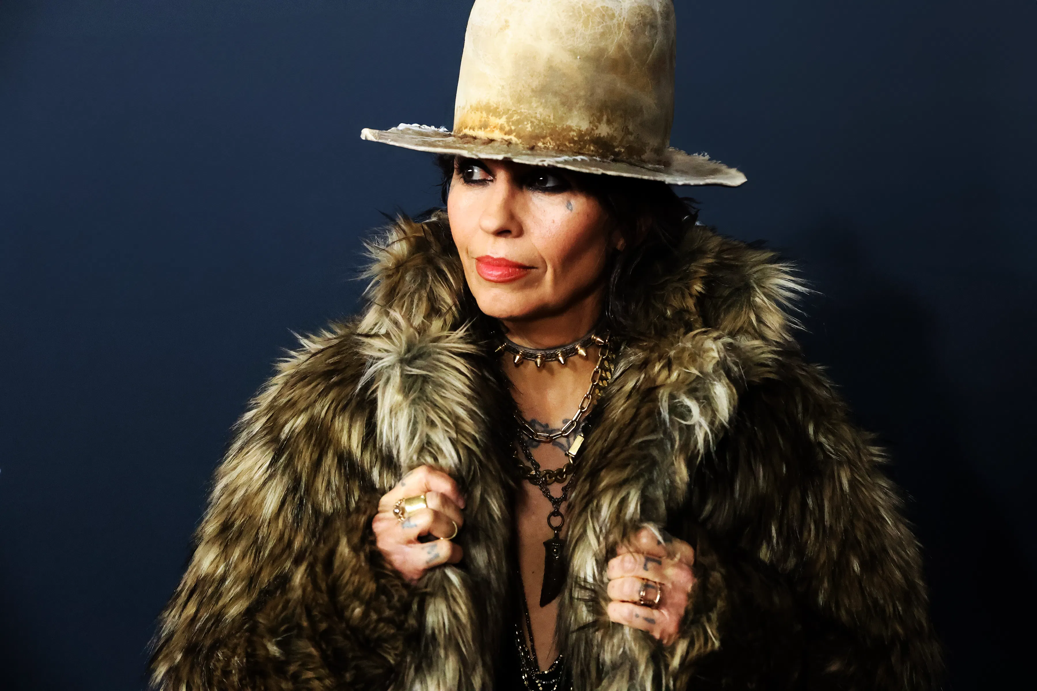 Close up of Linda Perry wearing trademark oversized hat