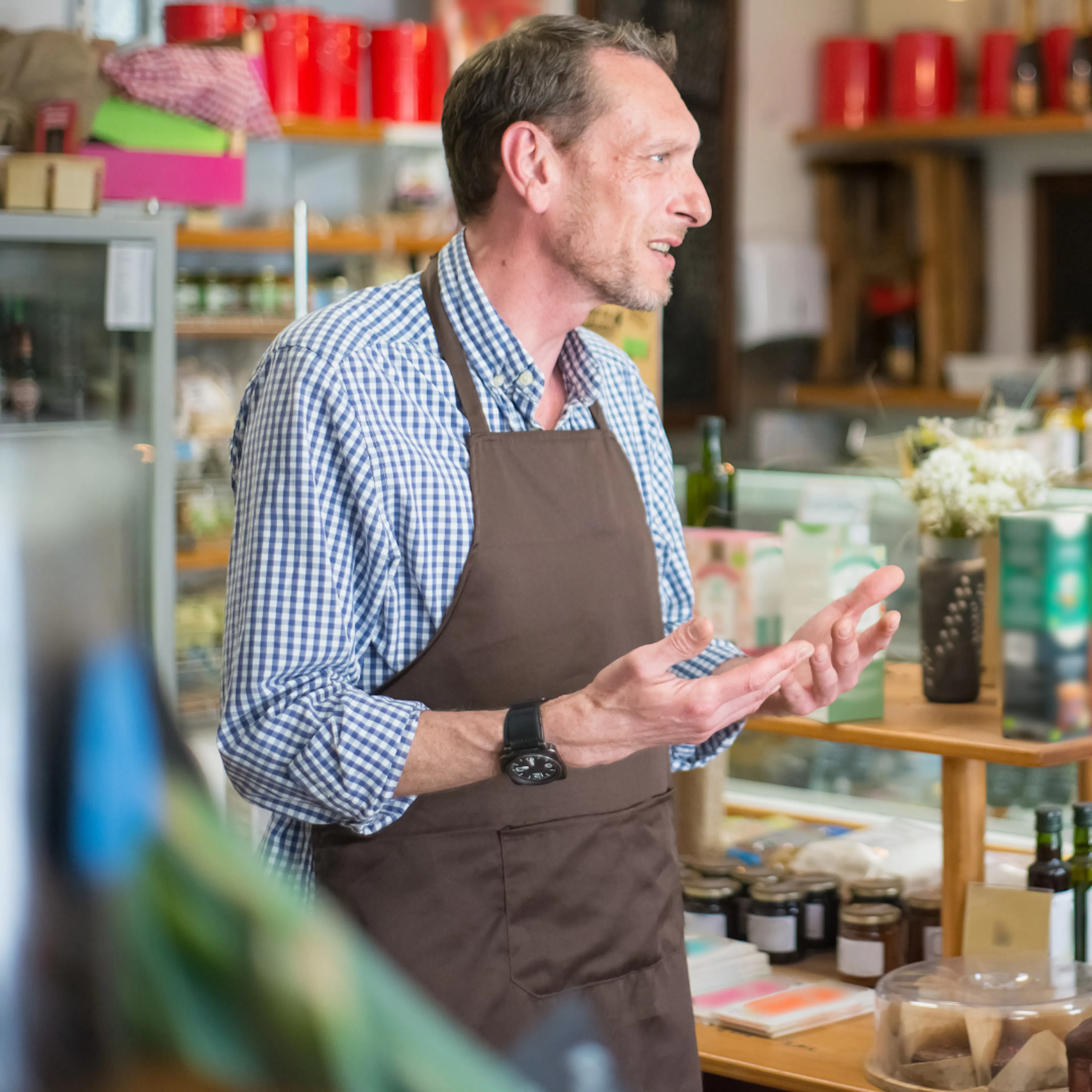 Two male retail workers of differing age and race 