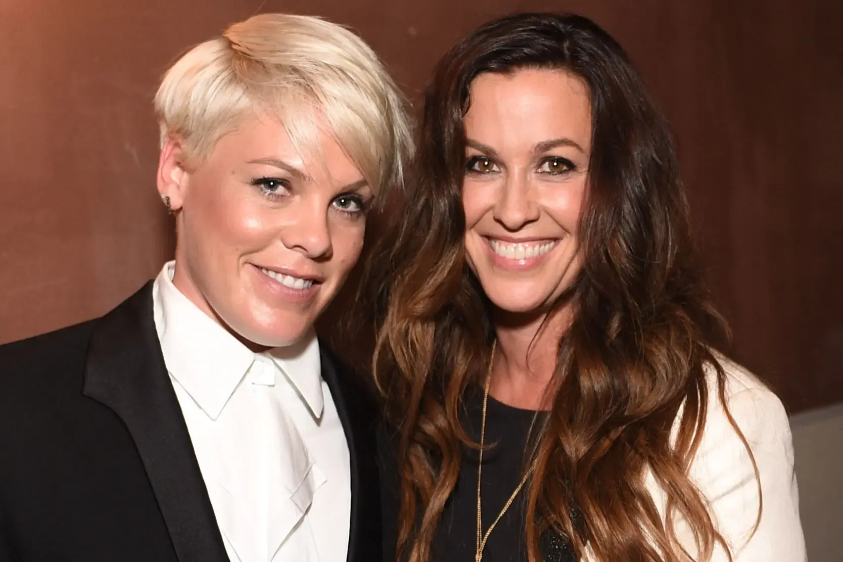 Alanis pictured with P!nk