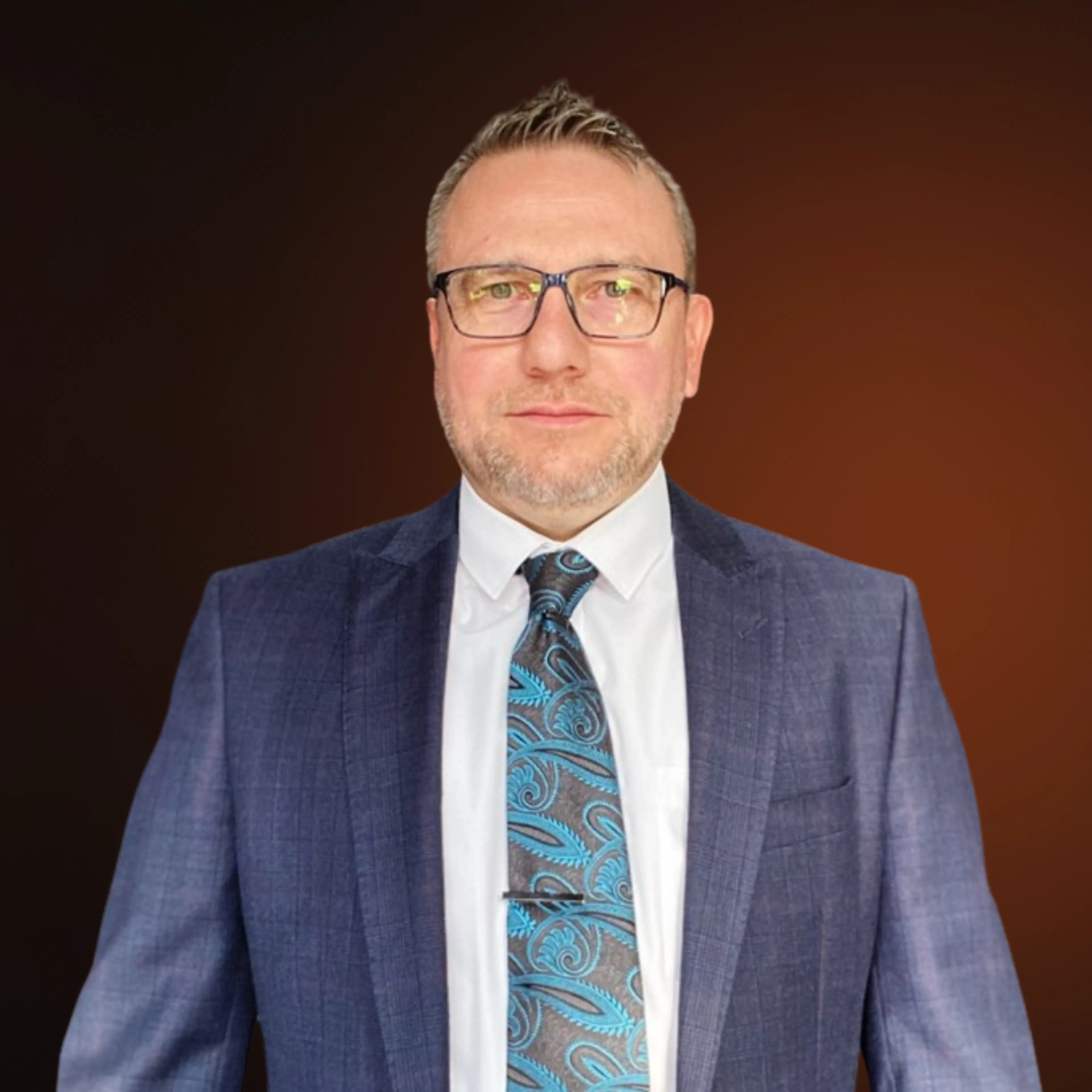 Head and shoulders portrait of Darren Underhill, wearing a suit and tie.