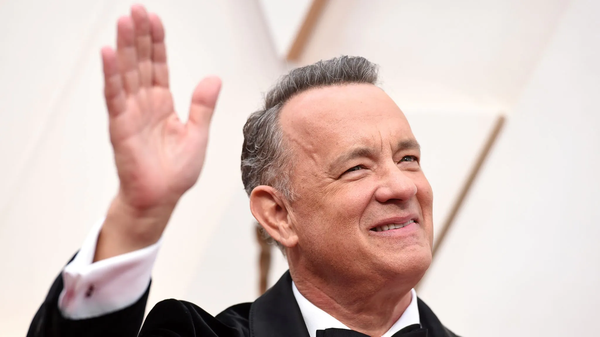 As he gracefully embraces the passage of time, Tom Hanks has shared his pearls of wisdom on aging and acting. 