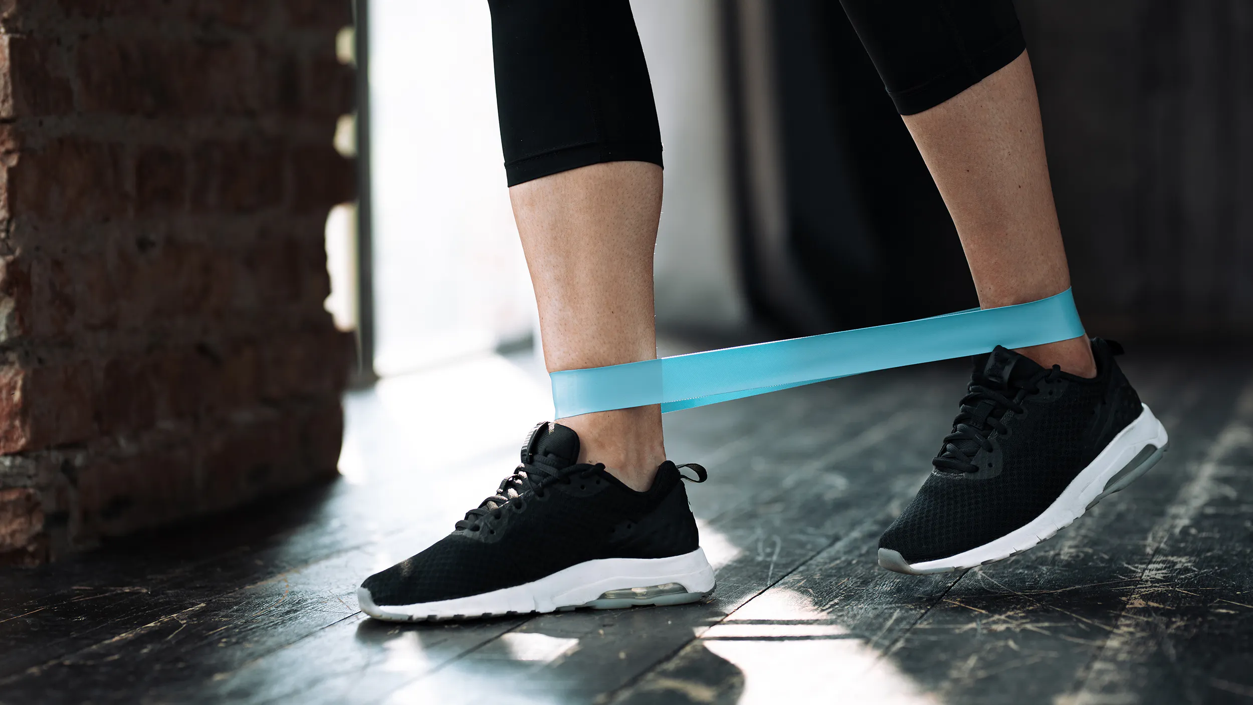 Female lower legs using a resistance band