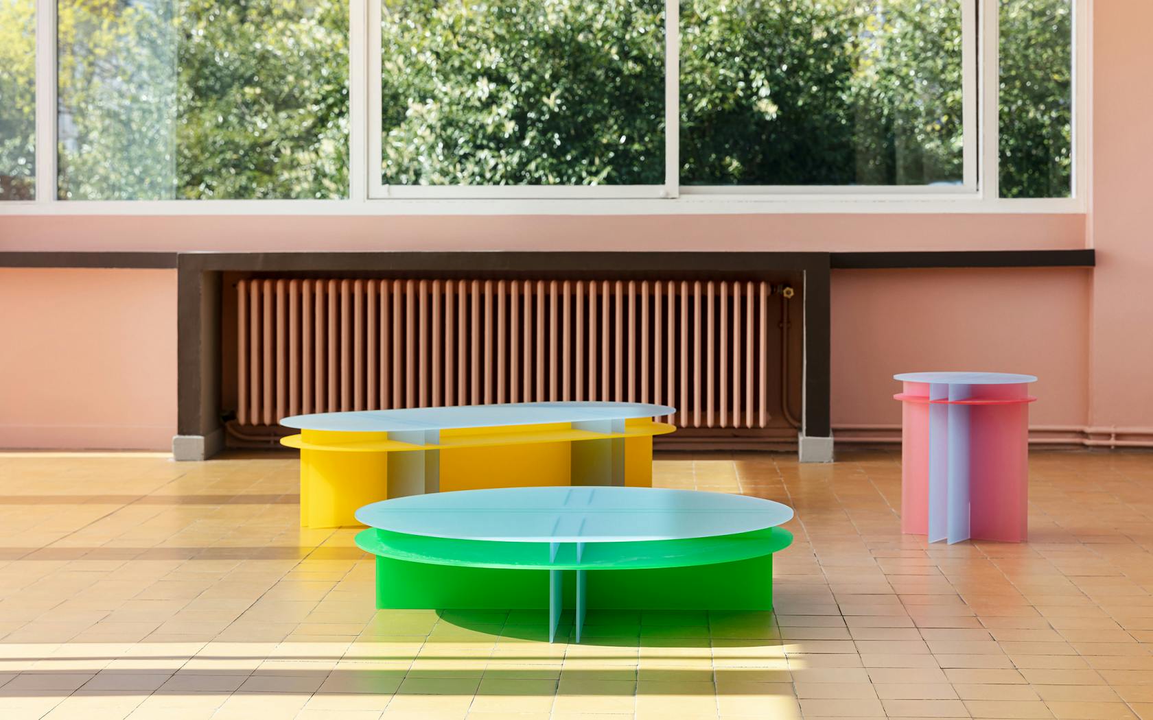 Coffee ⎮ Tables round Ø100x22 cm oblong Ø130x60x30 cm pedestal table Ø45x45 cm translucent acrylic