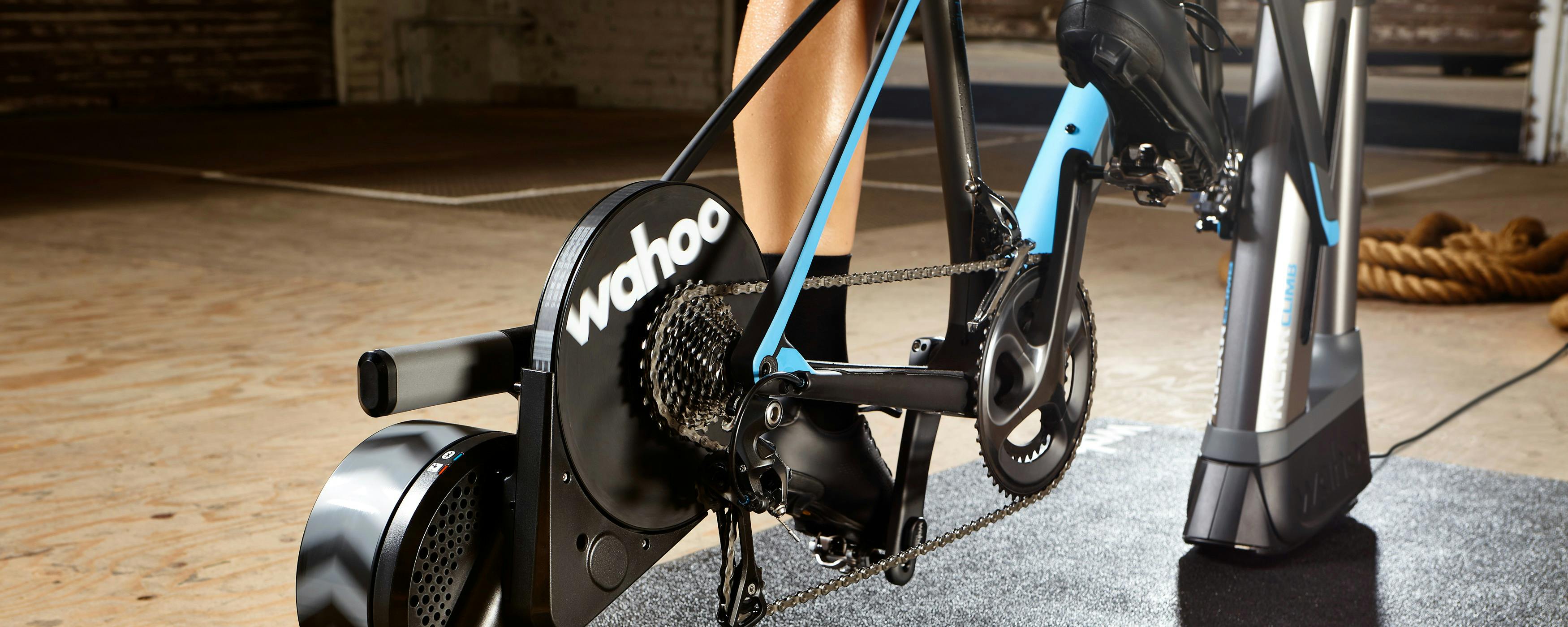  Wahoo KICKR CORE Direct Drive Bike Resistance Trainer for  Cycling/Spinning Indoors : Sports & Outdoors