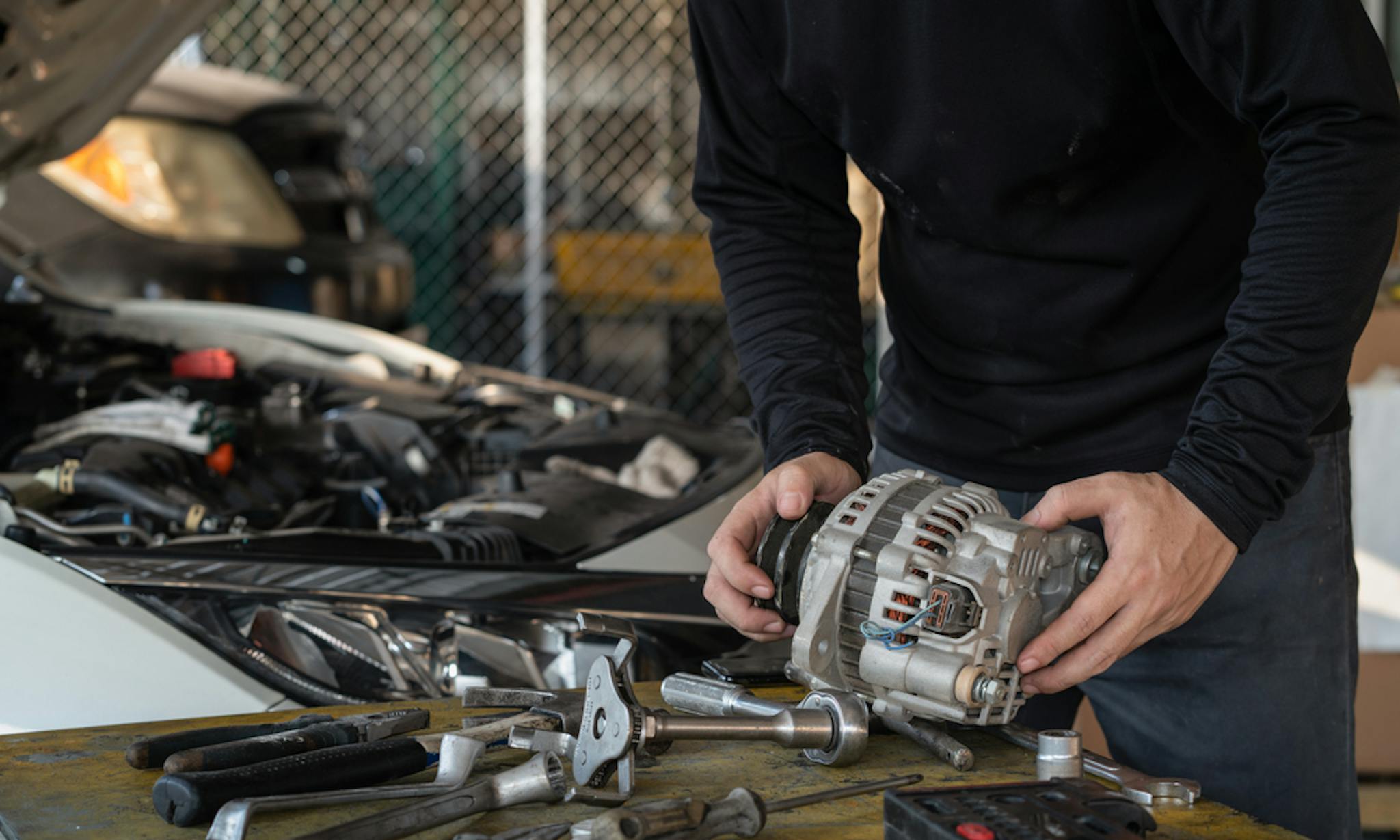 How much does it cost to replace an alternator?