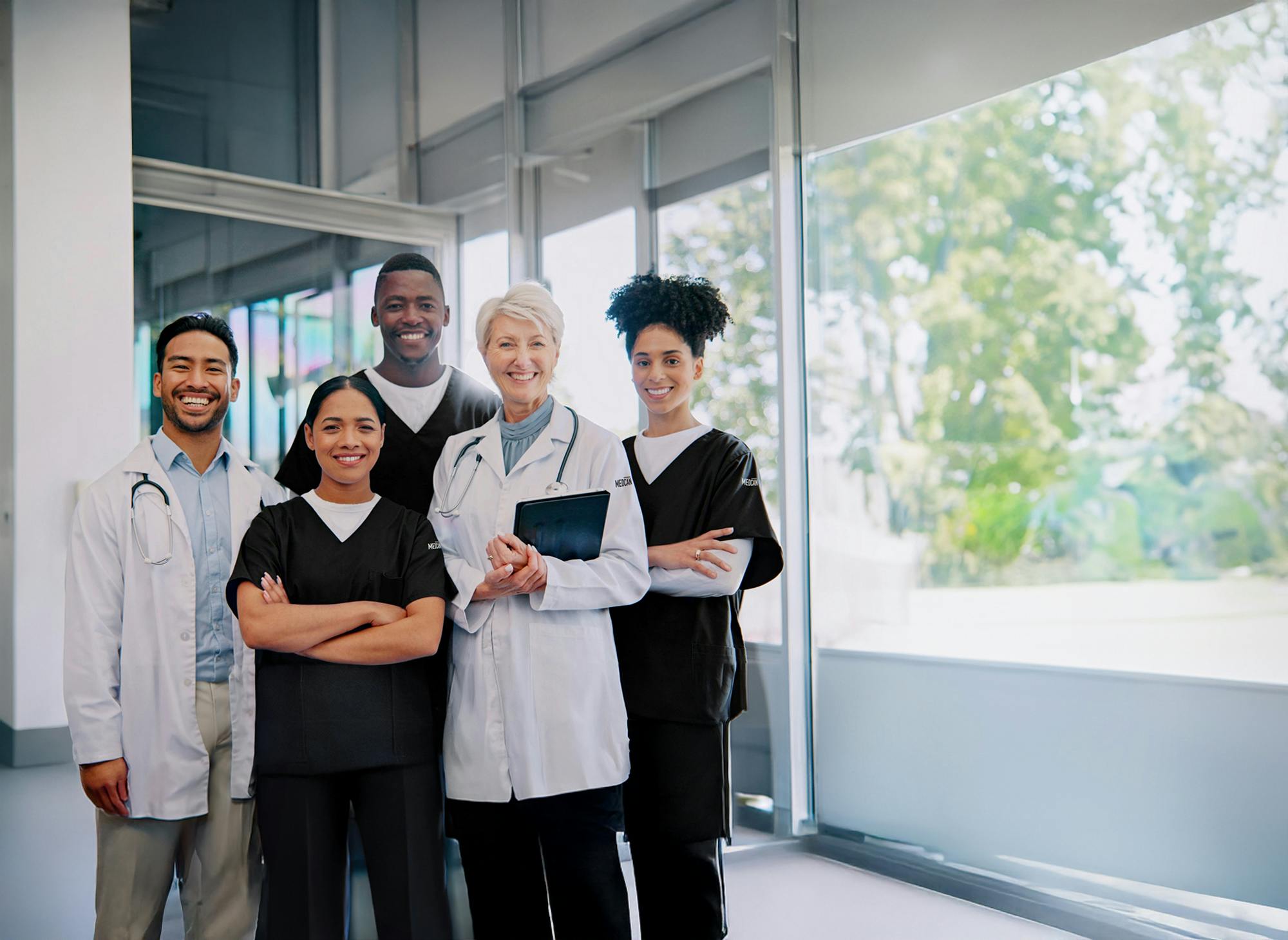 A group of men and women doctors and medical professionals from Medcan