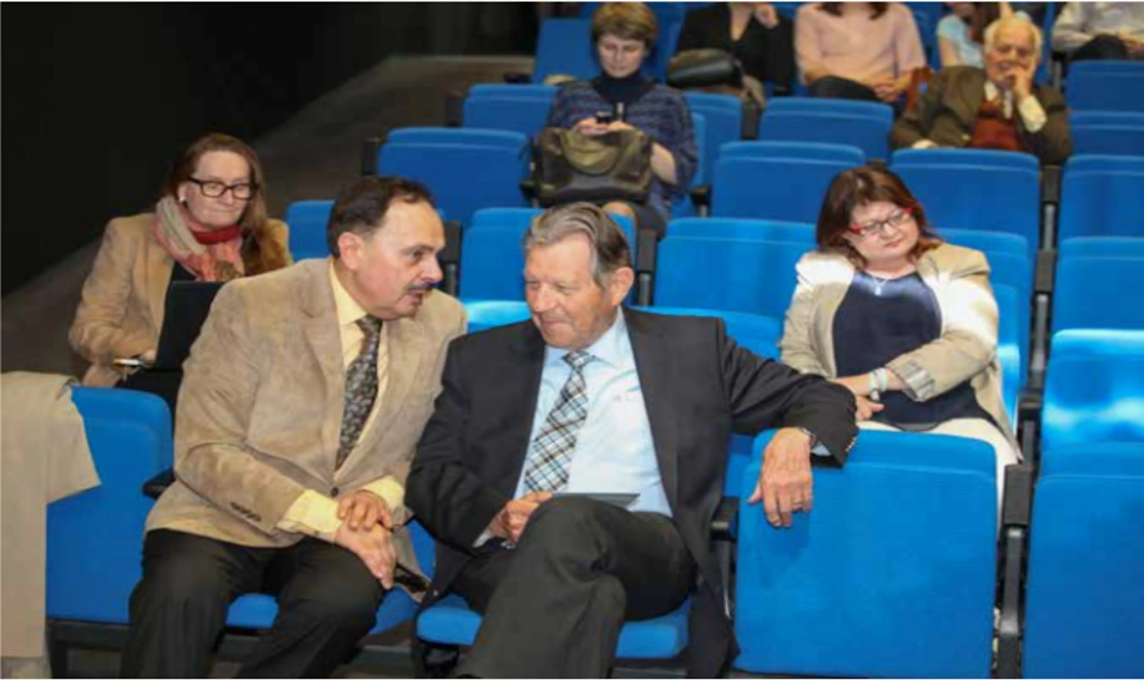 2015-05-22 LSDR konferncija.Prof.HJ Senn, prof. V.Ostapenko, konferencijos dalyviai