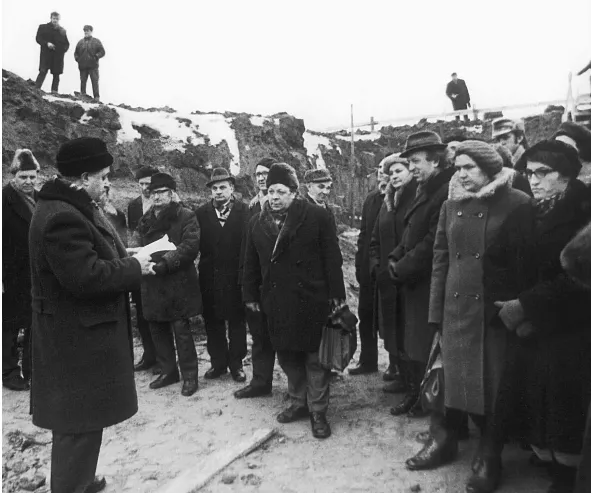 1979 m. – padėta memorialinė kapsulė po Instituto pastato Santariškėse pamatais.