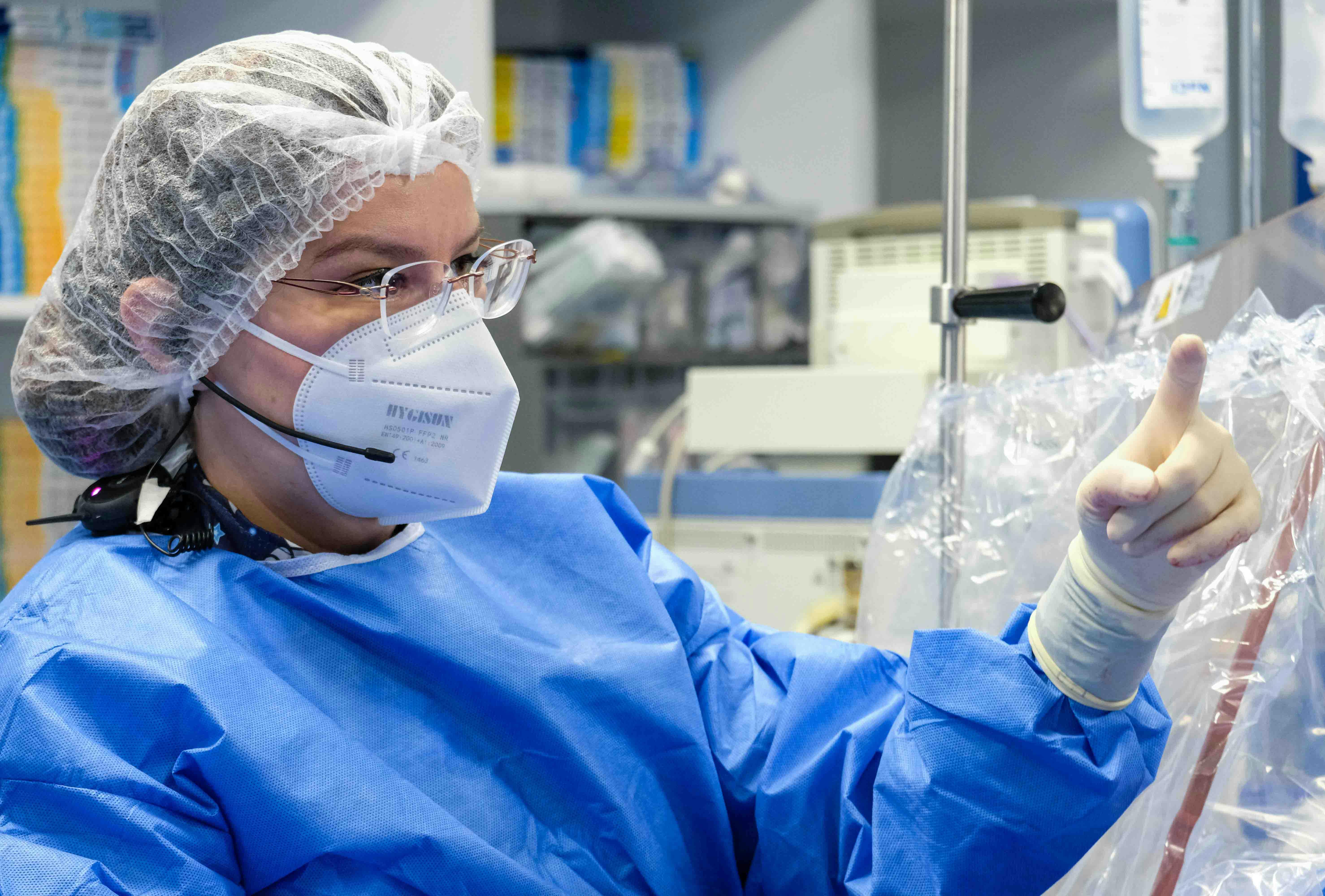 Doctor Elena Ene in timpul unei proceduri de ablatie de tpsv