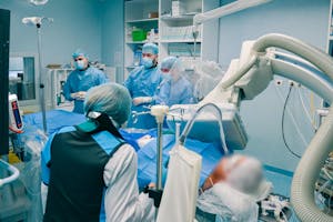 Primele două implantări de proteză valvulară în poziție tricuspidiană prin tehnica “valve in valve “  la paciente cu proteză tricuspidiană degenerată