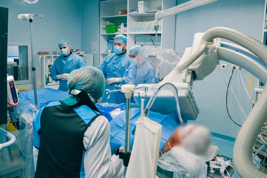 Primele două implantări de proteză valvulară în poziție tricuspidiană prin tehnica “valve in valve “  la paciente cu proteză tricuspidiană degenerată