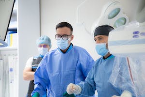 Proceduri fără tăieturi pentru varicocel, hernie cervicala și fibrom