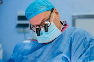 Cura chirurgicală a anevrismului toracoabdominal tip I Crawford, rupt în plămân