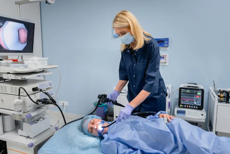 10 întrebări pe care ar trebui să le pui medicului bronholog înainte de o bronhoscopie