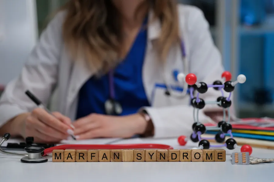 Sindrom Marfan: Cauze, simptome, diagnosticare, tratament