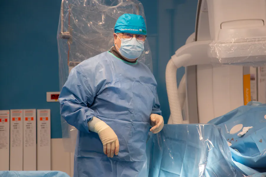 Caz vascular complex: stenoză carotidiană subocluzivă tratată prin angioplastie cu stent