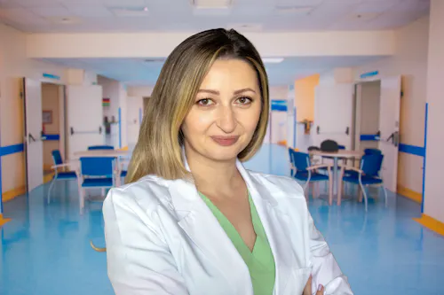 Dr. Andreea-Maria Scarlat este medic specialist în Anestezie și Terapie Intensivă