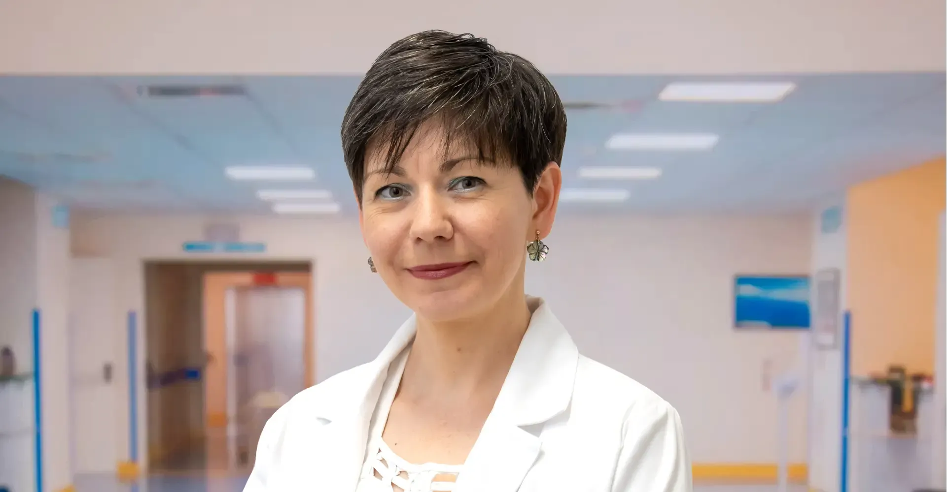 Dr. Adela Roșianu, medic primar cardiolog la MONZA ARES Cluj, consultație cardiologică, ecocardiografie, Holter ECG și test de efort.