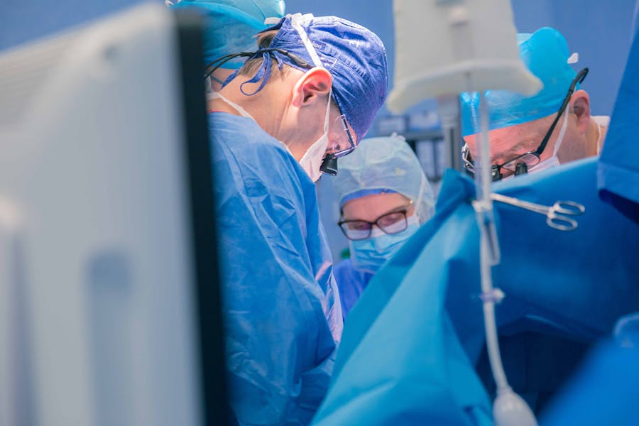 Premieră națională în chirurgia cardiacă microinvazivă – Spitalul Monza
