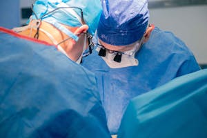 Heart Team: decizie terapeutică etapizată într-un caz de malformație cardiacă congenitală nediagnosticată