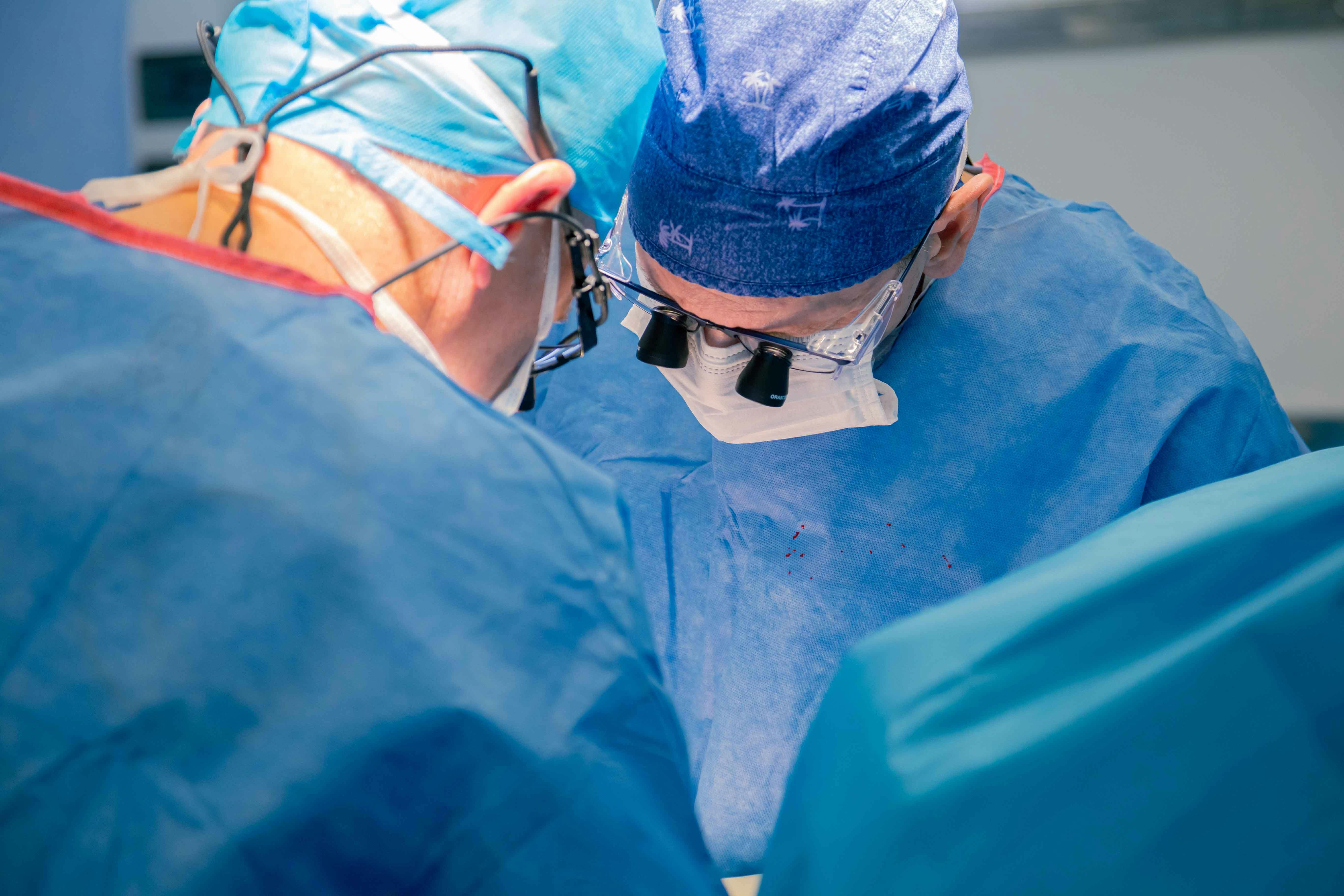 Heart Team: decizie terapeutică etapizată într-un caz de malformație cardiacă congenitală nediagnosticată