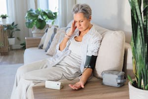 Fluctuațiile tensiunii arteriale: Cauze, diagnostic și opțiuni de tratament